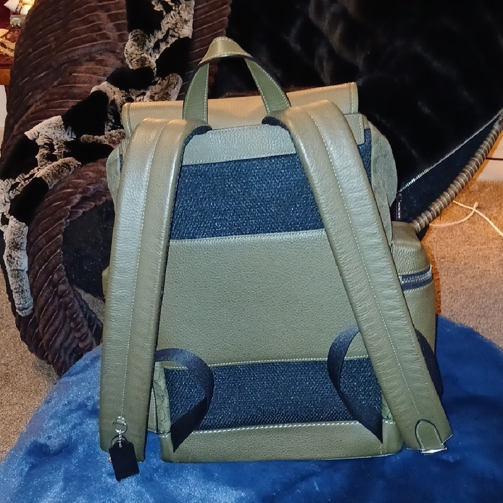 Coach Khaki Green Signature Backpack - Picture 4 of 5